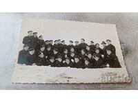 Fotografie Svishtov Elevii din clasa a VIII-a-b pe zăpadă 1935