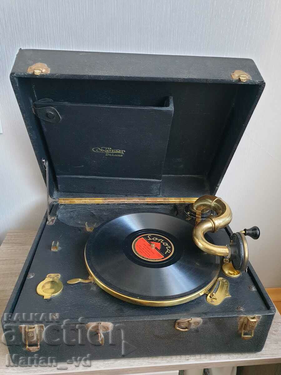 Vintage American Concert deLuxe crank record player