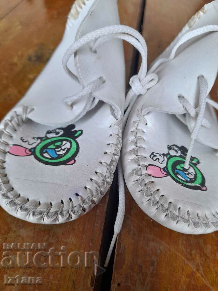 încălțămintea pentru copii bătrâni cu preț 20.00 BGN | € 10.23 încălțămintea pentru copii bătrâni cu preț 20.00 BGN | € 10.23