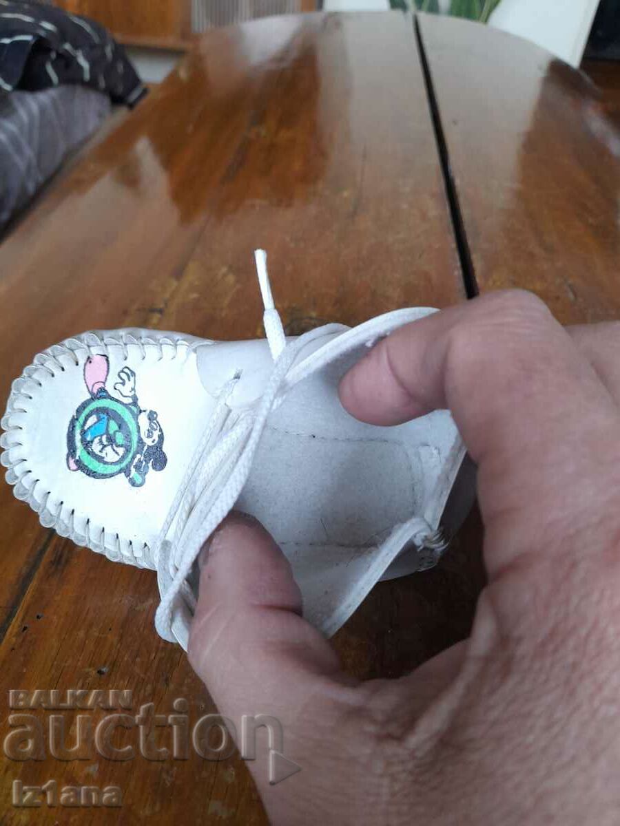 Livrarea încălțămintea pentru copii bătrâni Livrarea încălțămintea pentru copii bătrâni