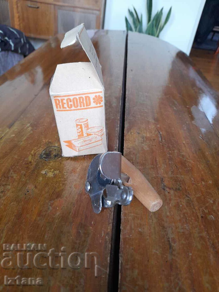 An old RECORD can opener with price 20.00 BGN | € 10.23 An old RECORD can opener with price 20.00 BGN | € 10.23