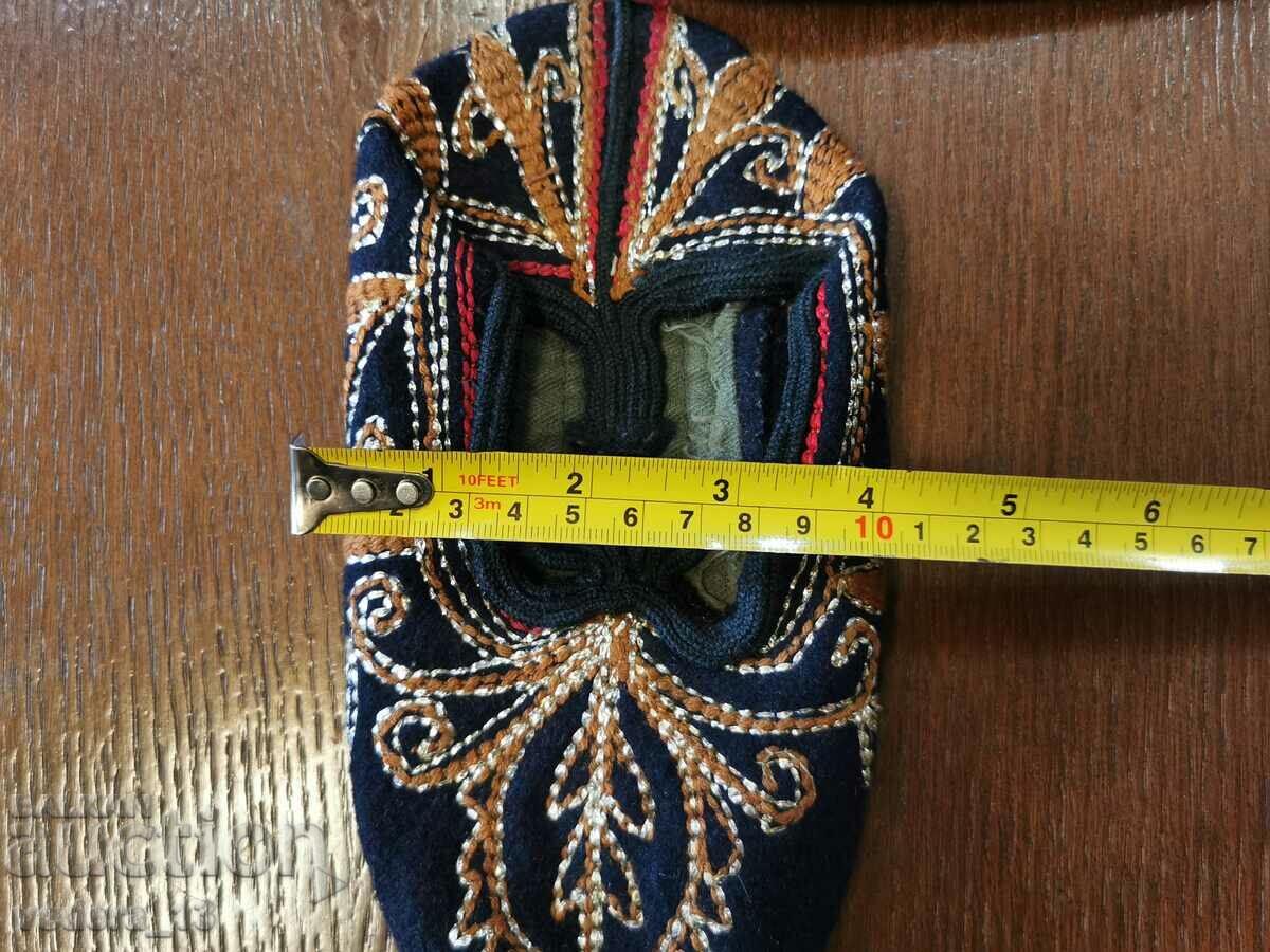 Delivery of FOLK COSTUME Delivery of FOLK COSTUME