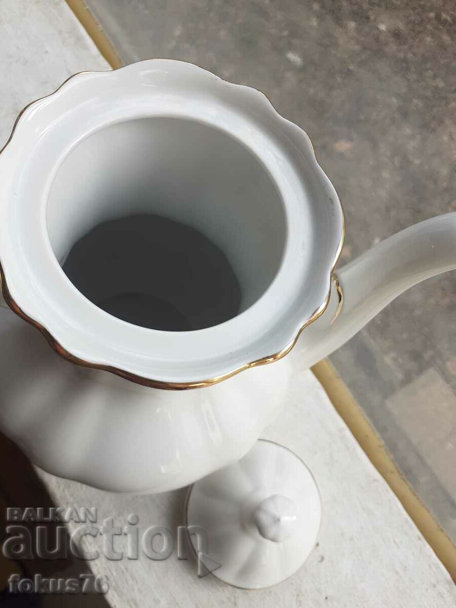 Delivery of Teapot German porcelain with gold rim Delivery of Teapot German porcelain with gold rim