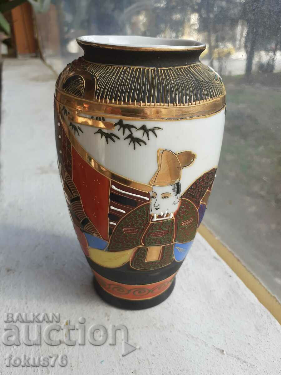 Satsuma vase Japan "Nippon Tokusei" made before WW2 with price 89.00 BGN | € 45.50 Satsuma vase Japan "Nippon Tokusei" made before WW2 with price 89.00 BGN | € 45.50
