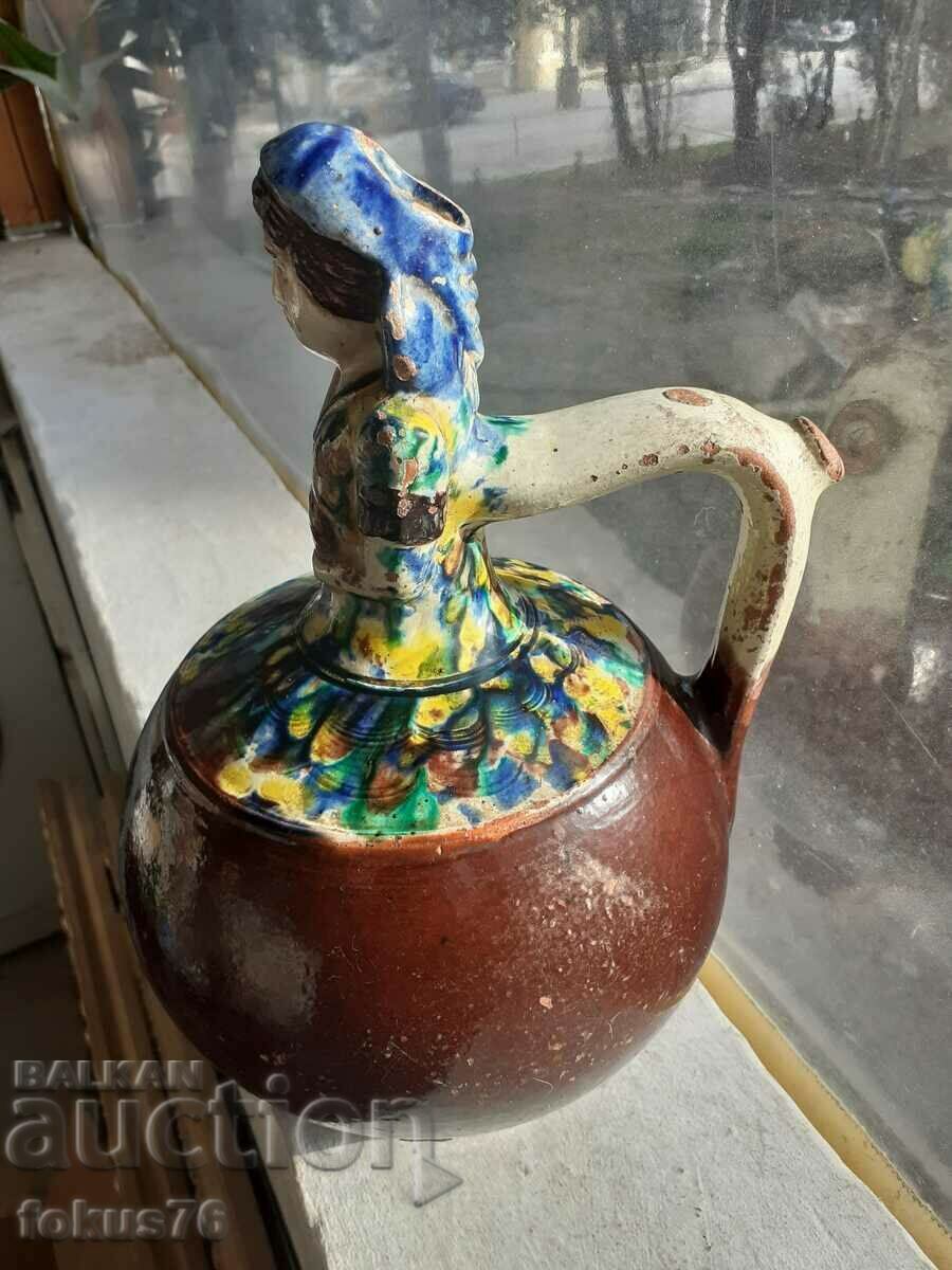 Livrarea Veche fată din ulcior de ceramică troiană bulgară cu un iepuraș Livrarea Veche fată din ulcior de ceramică troiană bulgară cu un iepuraș