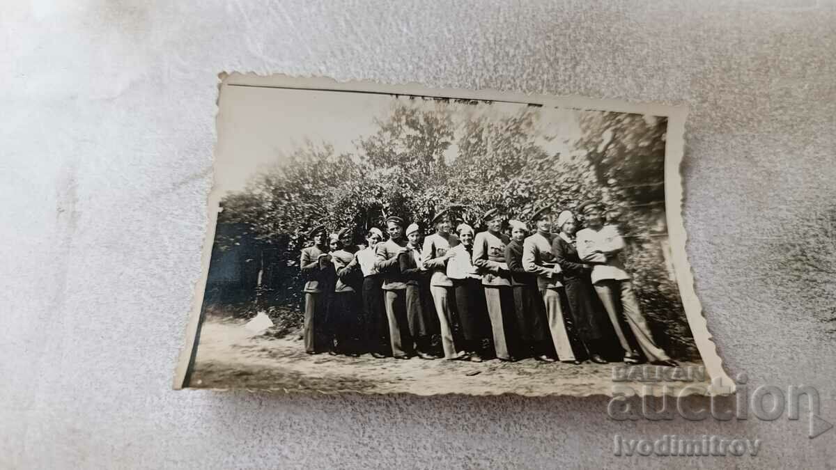 Снимка Русе Младежи и девойки хванати на влакче в парка 1936