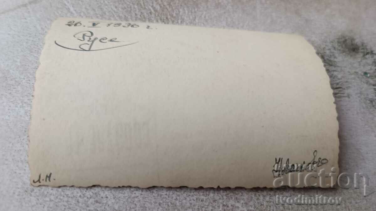 Photo Ruse Young men and women on a park bench 1936 with price 4.65 BGN | € 2.38 Photo Ruse Young men and women on a park bench 1936 with price 4.65 BGN | € 2.38