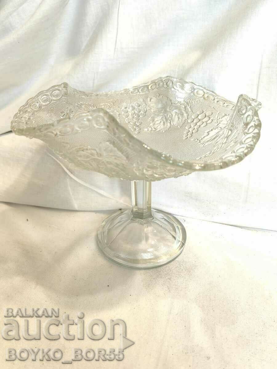 An exquisite glass fruit bowl from the early 40s of the 20th century.