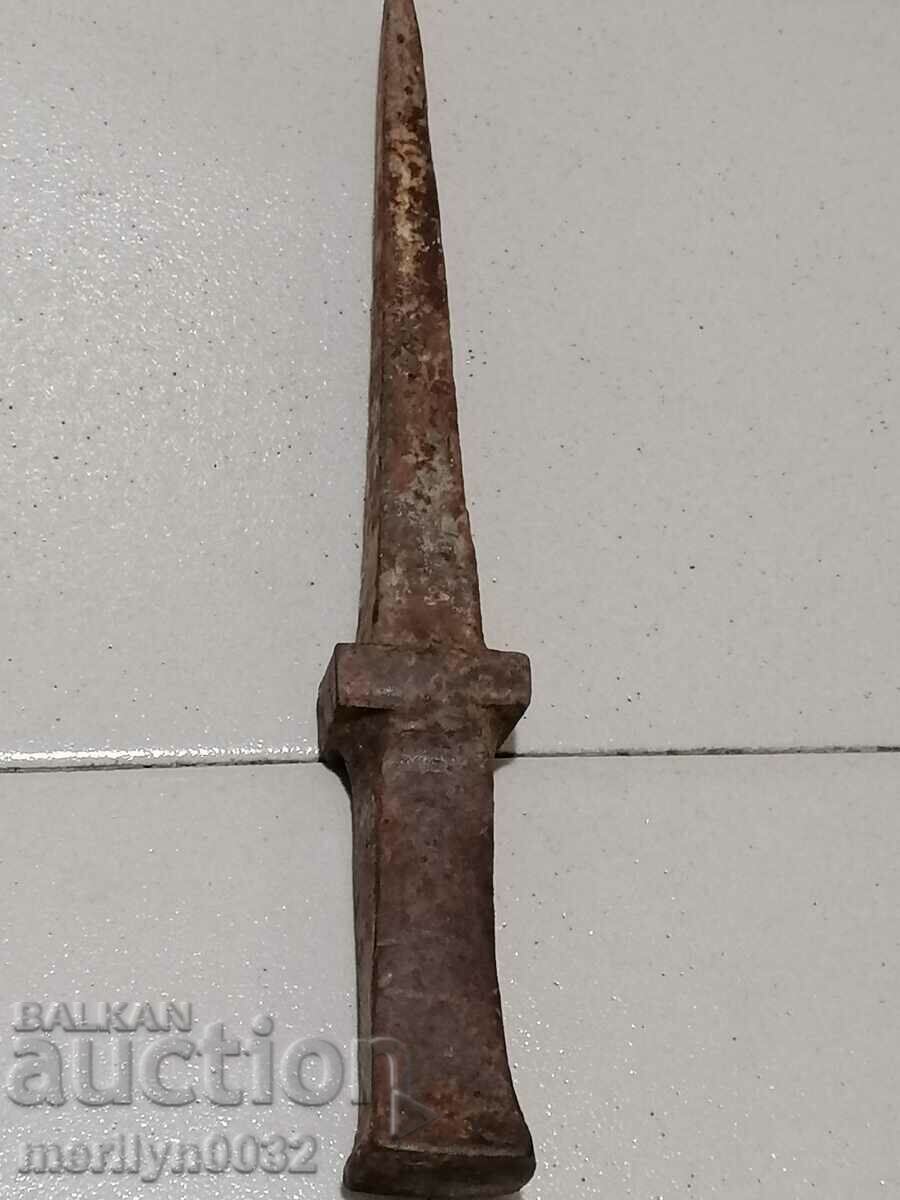 Auction An old anvil for hair sticking, wrought iron Auction An old anvil for hair sticking, wrought iron