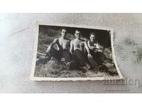 Снимка Рила Трима млади въже голи до кръста на тревата 1953