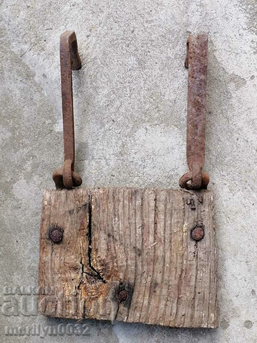 Πλαστά σίδερα για πάγκο καλάθι με τιμή 47.00 BGN | € 24.03 Πλαστά σίδερα για πάγκο καλάθι με τιμή 47.00 BGN | € 24.03