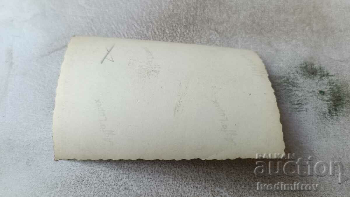 Φωτογραφία Άνδρες στο νερό με τιμή 2.35 BGN | € 1.20