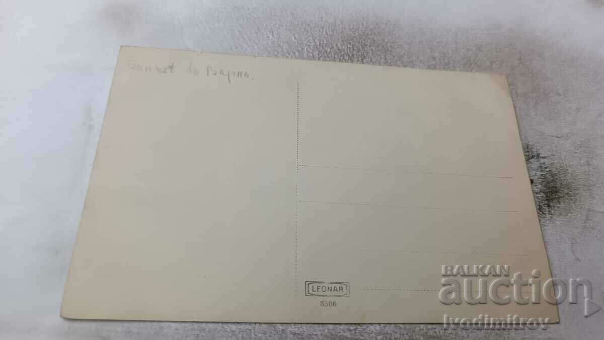 Photo Varna Young men and women on the stairs of the Baths with price 3.25 BGN | € 1.66 Photo Varna Young men and women on the stairs of the Baths with price 3.25 BGN | € 1.66