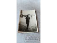 Снимка София Млада жена на разходка 1940