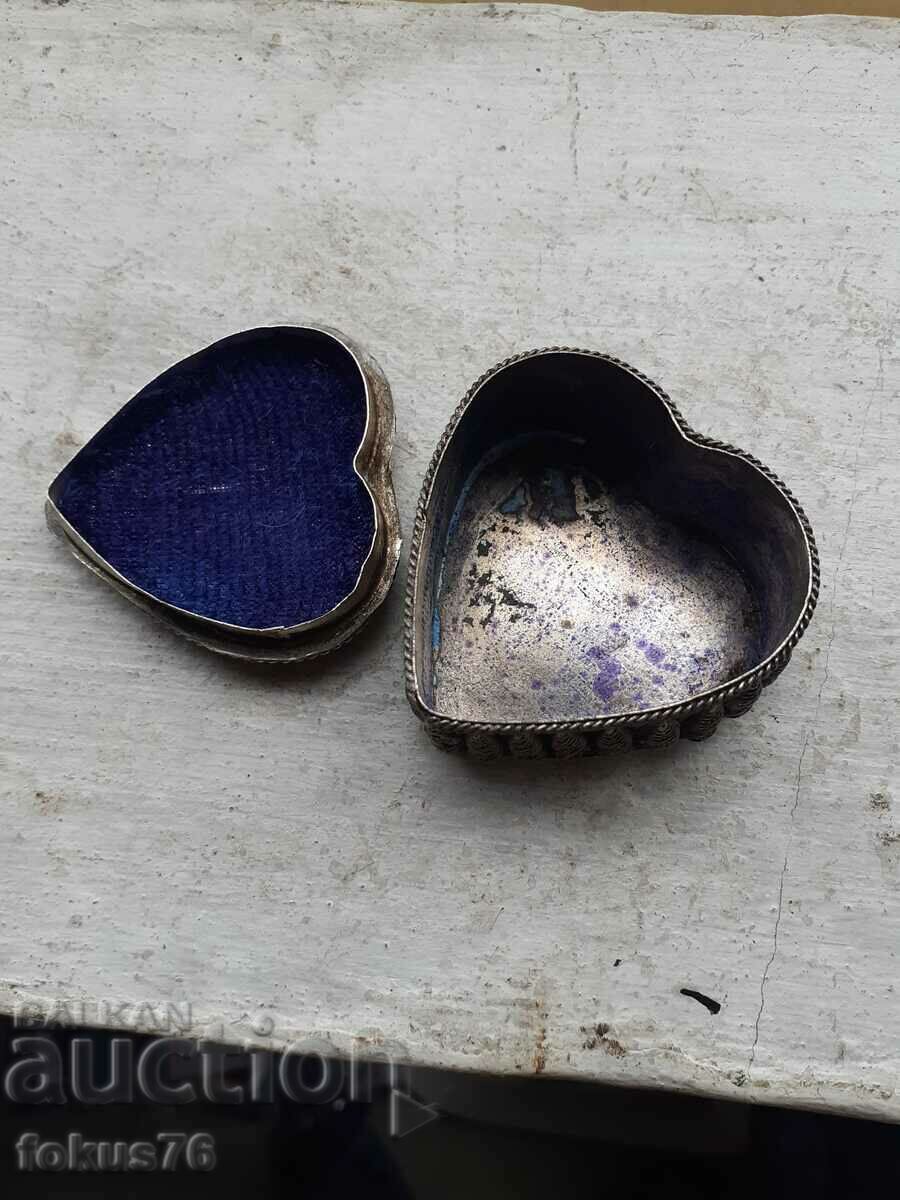 Delivery of Little box heart Delivery of Little box heart