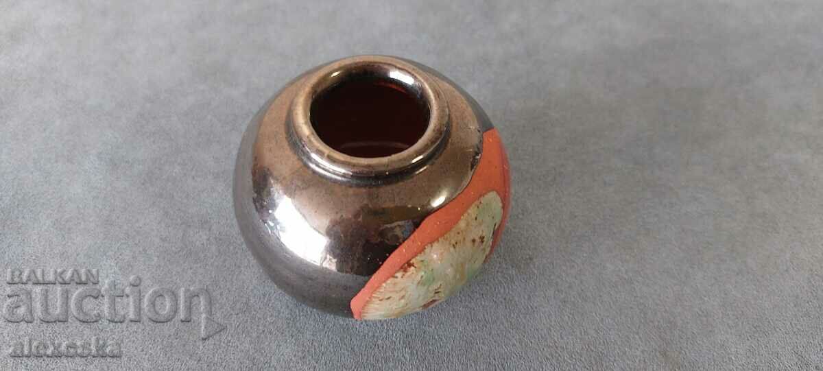 A small ceramic vase - 7 A small ceramic vase - 7