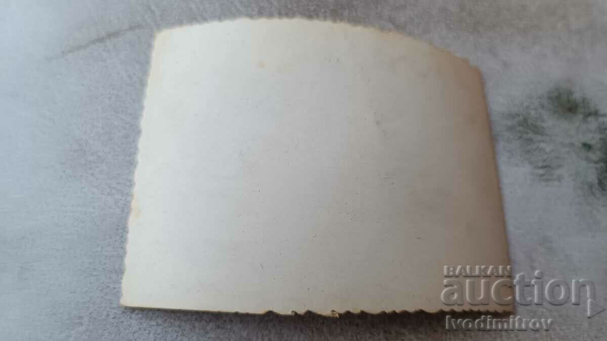 Снимка Млад мъж на площада с цена 1.45 лв. | € 0.74 Снимка Млад мъж на площада с цена 1.45 лв. | € 0.74