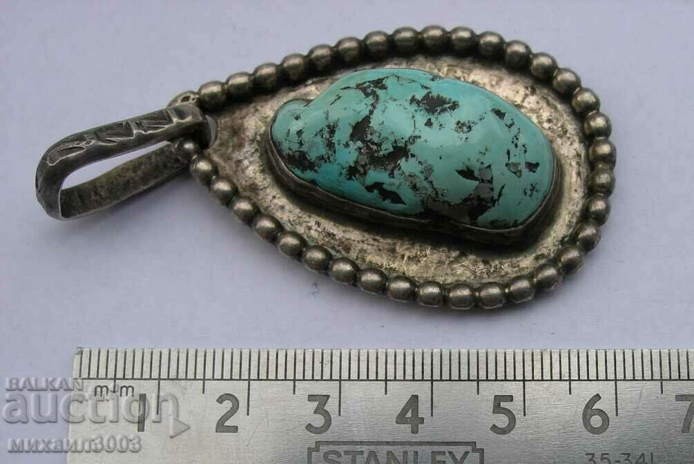 Екзотичен сребърен медальон с тюркоаз с цена 119.00 лв. | € 60.84 Екзотичен сребърен медальон с тюркоаз с цена 119.00 лв. | € 60.84