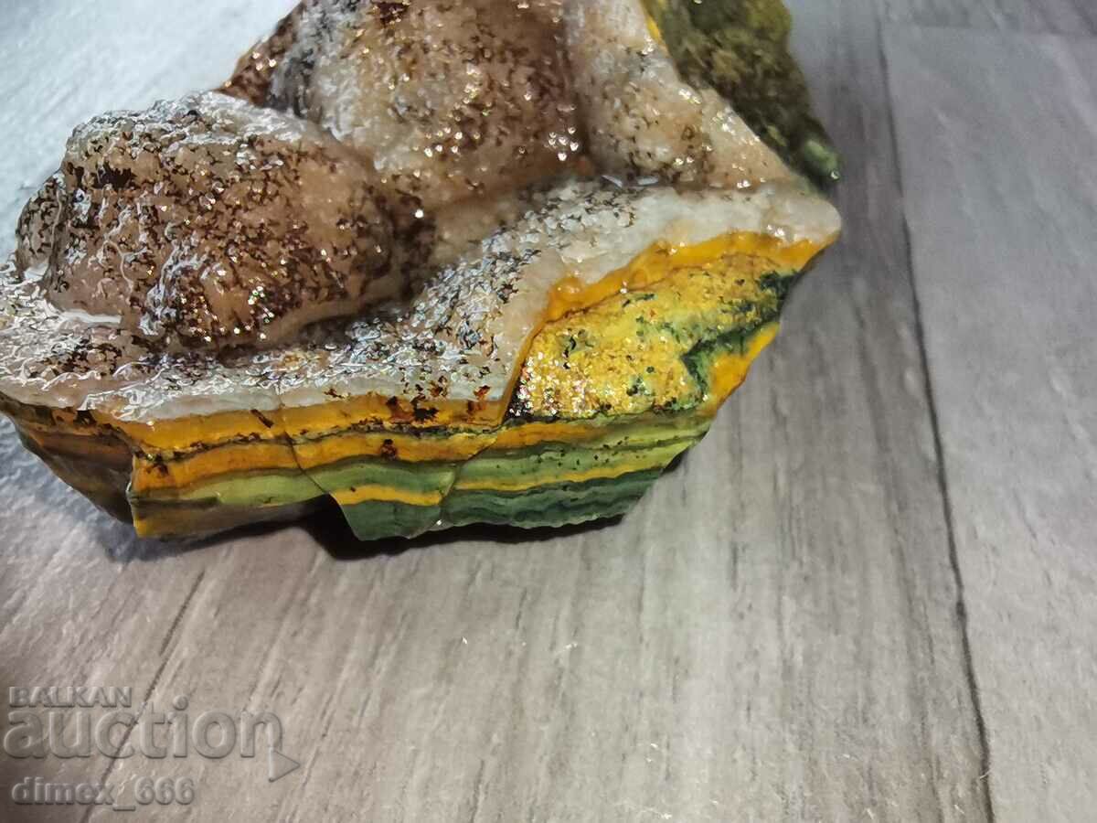 Delivery of A trickle of Orpheus agate from the Eastern Rhodopes Delivery of A trickle of Orpheus agate from the Eastern Rhodopes