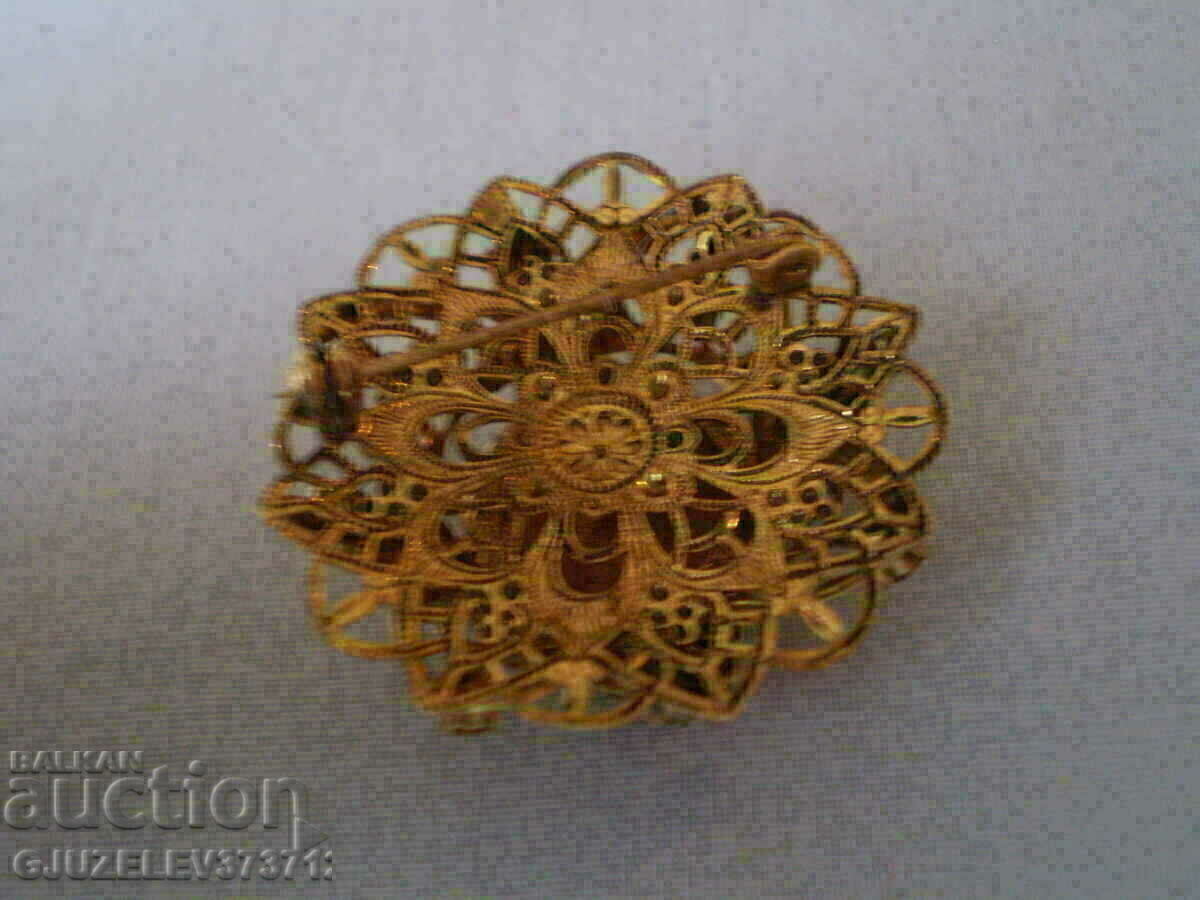 1950 citrine glass brooch in gold metal with price 65.00 BGN | € 33.23 1950 citrine glass brooch in gold metal with price 65.00 BGN | € 33.23