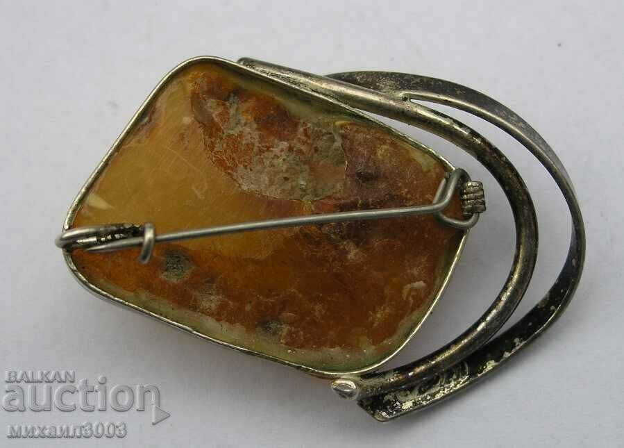 Auction SILVER BROOCH WITH AMBER Auction SILVER BROOCH WITH AMBER