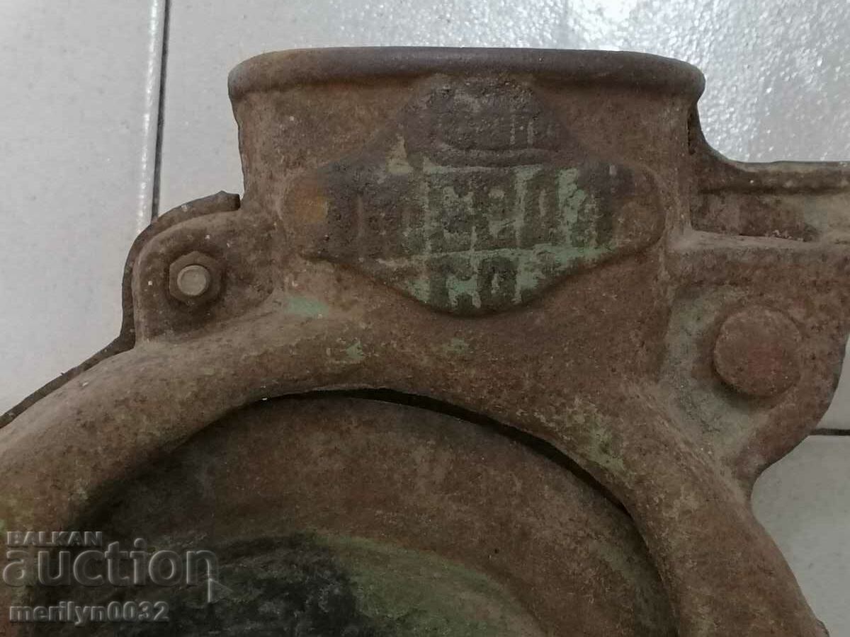 Handmill for corn, milling machine, grinder with price 54.00 BGN | € 27.61 Handmill for corn, milling machine, grinder with price 54.00 BGN | € 27.61