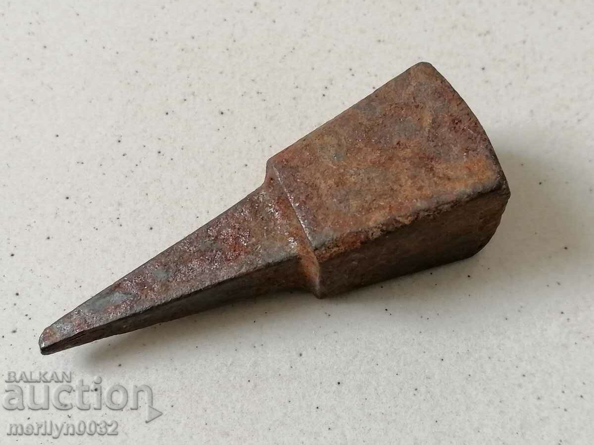 Anvil for gluing hair, wrought iron with price 29.00 BGN | € 14.83 Anvil for gluing hair, wrought iron with price 29.00 BGN | € 14.83