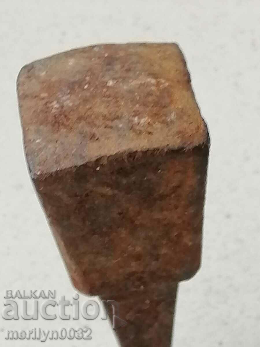 Delivery of Anvil for gluing hair, wrought iron Delivery of Anvil for gluing hair, wrought iron