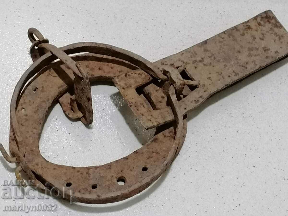 Delivery of Old hand-forged trap beak wrought iron Delivery of Old hand-forged trap beak wrought iron