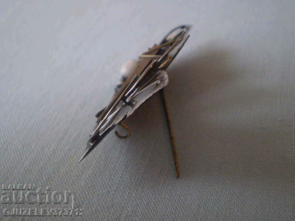 Auction art silver brooch Auction art silver brooch