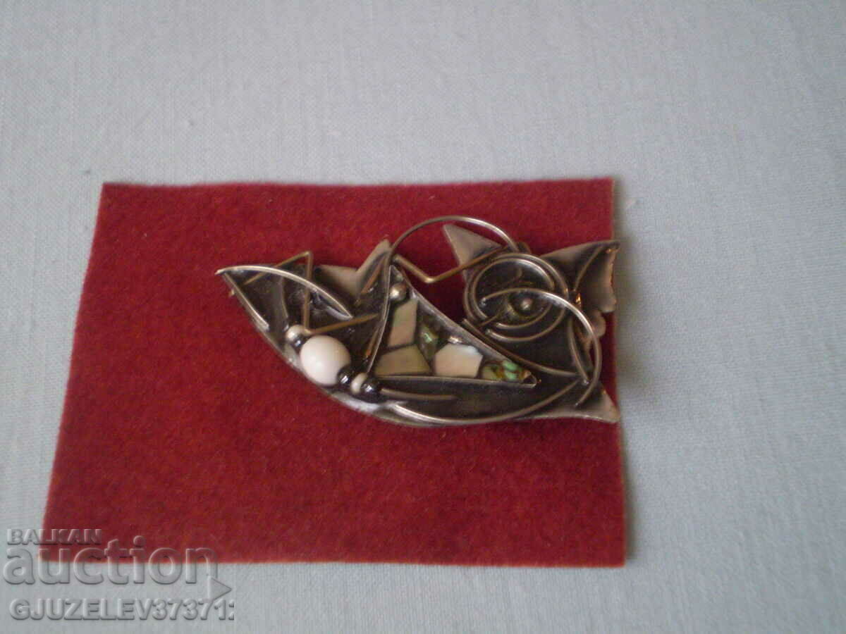 Delivery of art silver brooch Delivery of art silver brooch