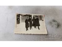 Photo Four young women on the street in the snow in winter