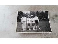 Снимка Четири деца в парка