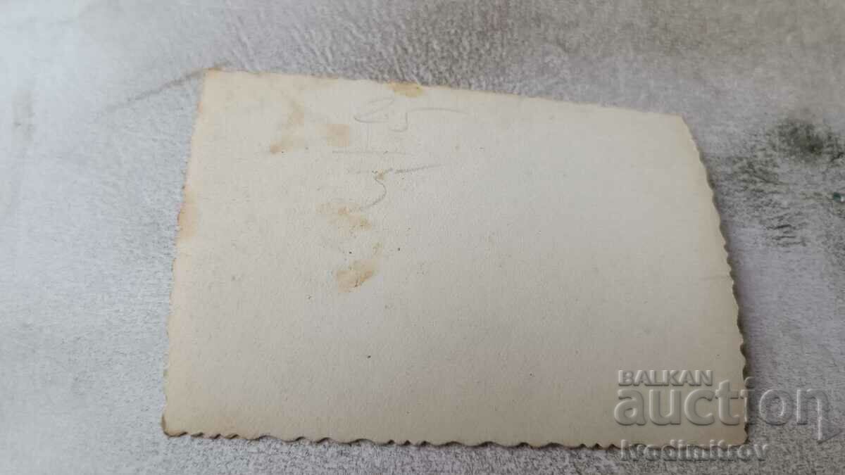 Photo Chef young men and women on the street with price 0.85 BGN | € 0.43 Photo Chef young men and women on the street with price 0.85 BGN | € 0.43