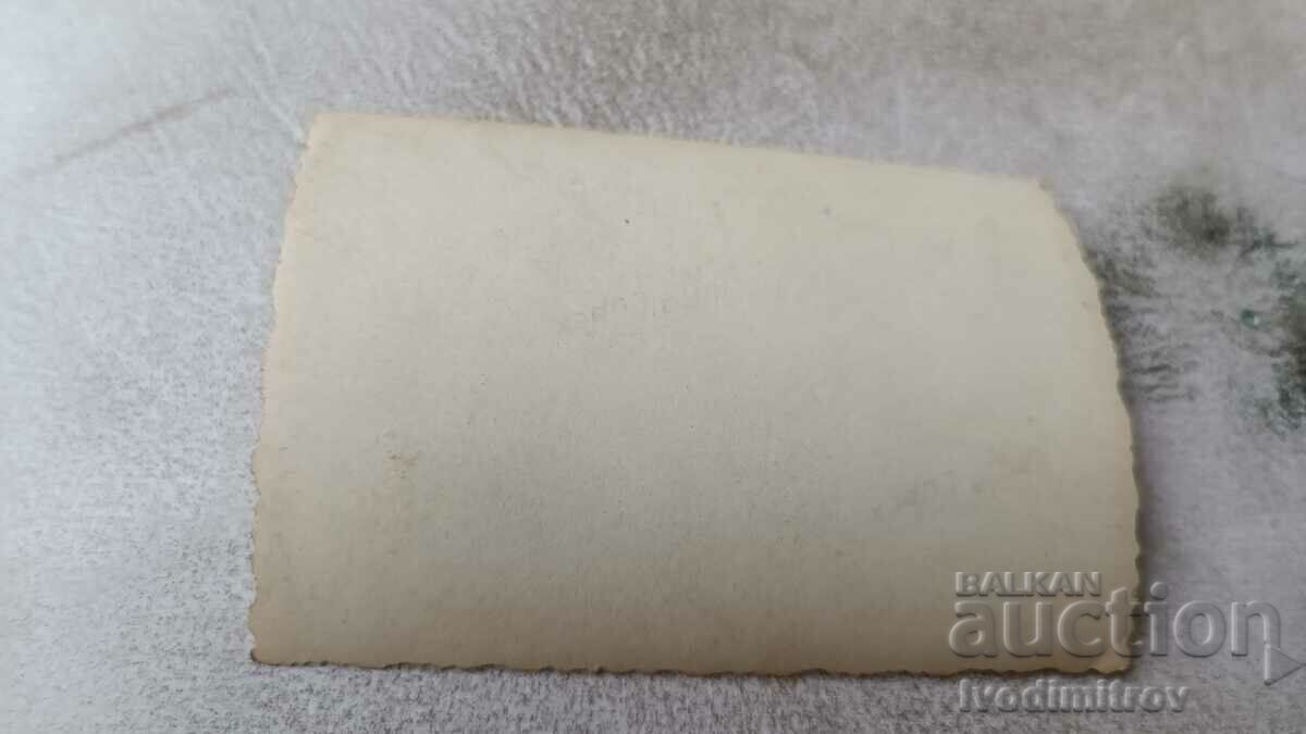 Φωτογραφία Νέοι άνδρες και γυναίκες με ακορντεόν και κιθάρα με τιμή 0.85 BGN | € 0.43 Φωτογραφία Νέοι άνδρες και γυναίκες με ακορντεόν και κιθάρα με τιμή 0.85 BGN | € 0.43