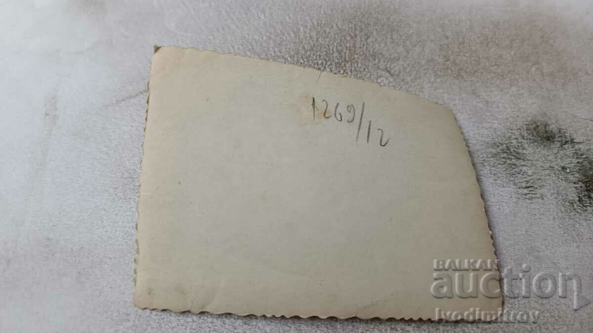 Photo A young man and young girls are reading notes in a room with price 0.65 BGN | € 0.33