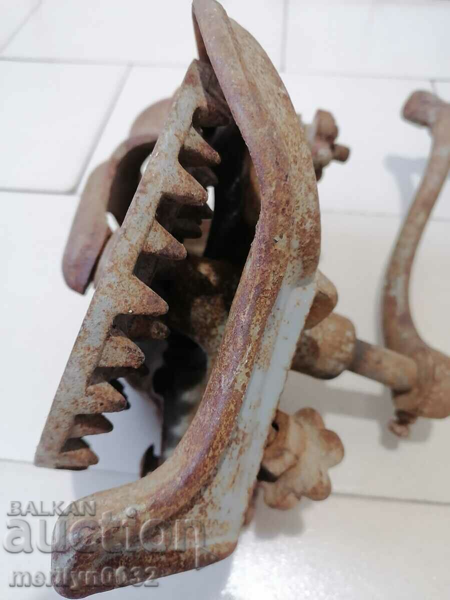 Auction Handmill for corn, milling machine, grinder Auction Handmill for corn, milling machine, grinder