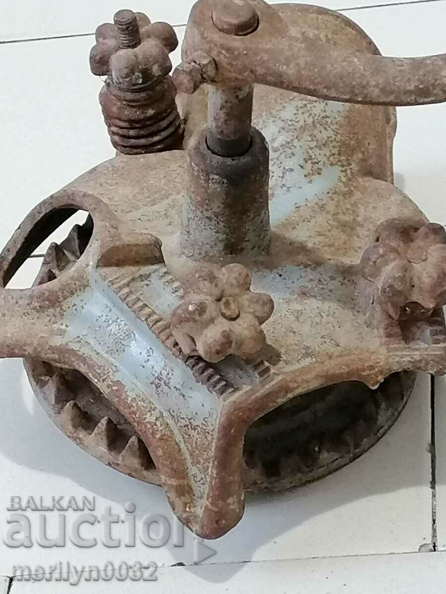 Delivery of Handmill for corn, milling machine, grinder Delivery of Handmill for corn, milling machine, grinder