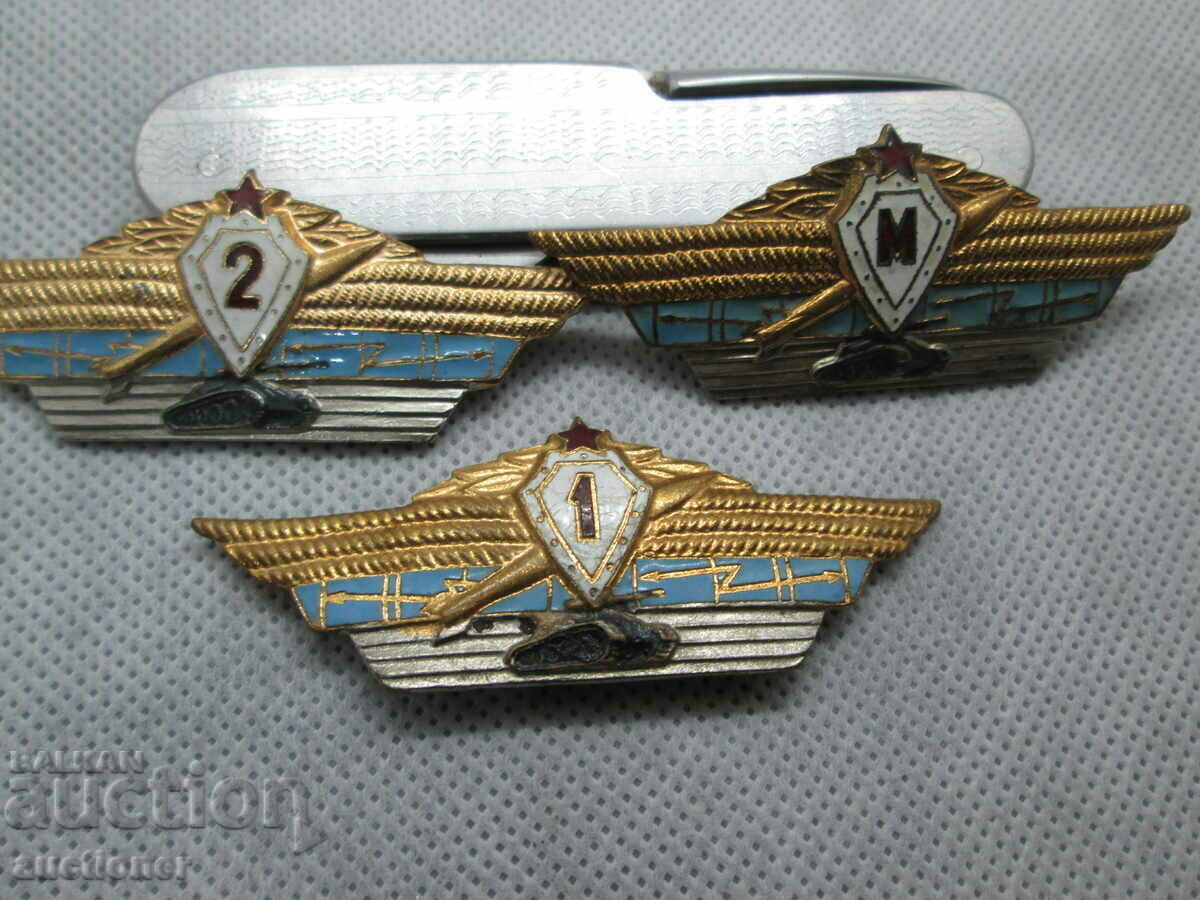 Delivery of SET OF ARMY BADGES CLASS SPECIALTY Delivery of SET OF ARMY BADGES CLASS SPECIALTY