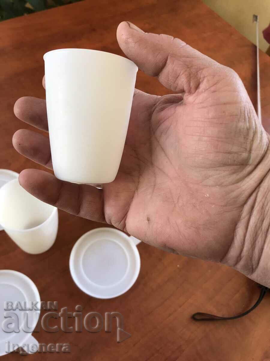 Auction  TOURIST SET CUPS PLATES AND OTHER PLASTIC