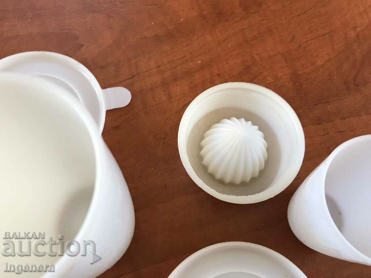 TOURIST SET CUPS PLATES AND OTHER PLASTIC - 6