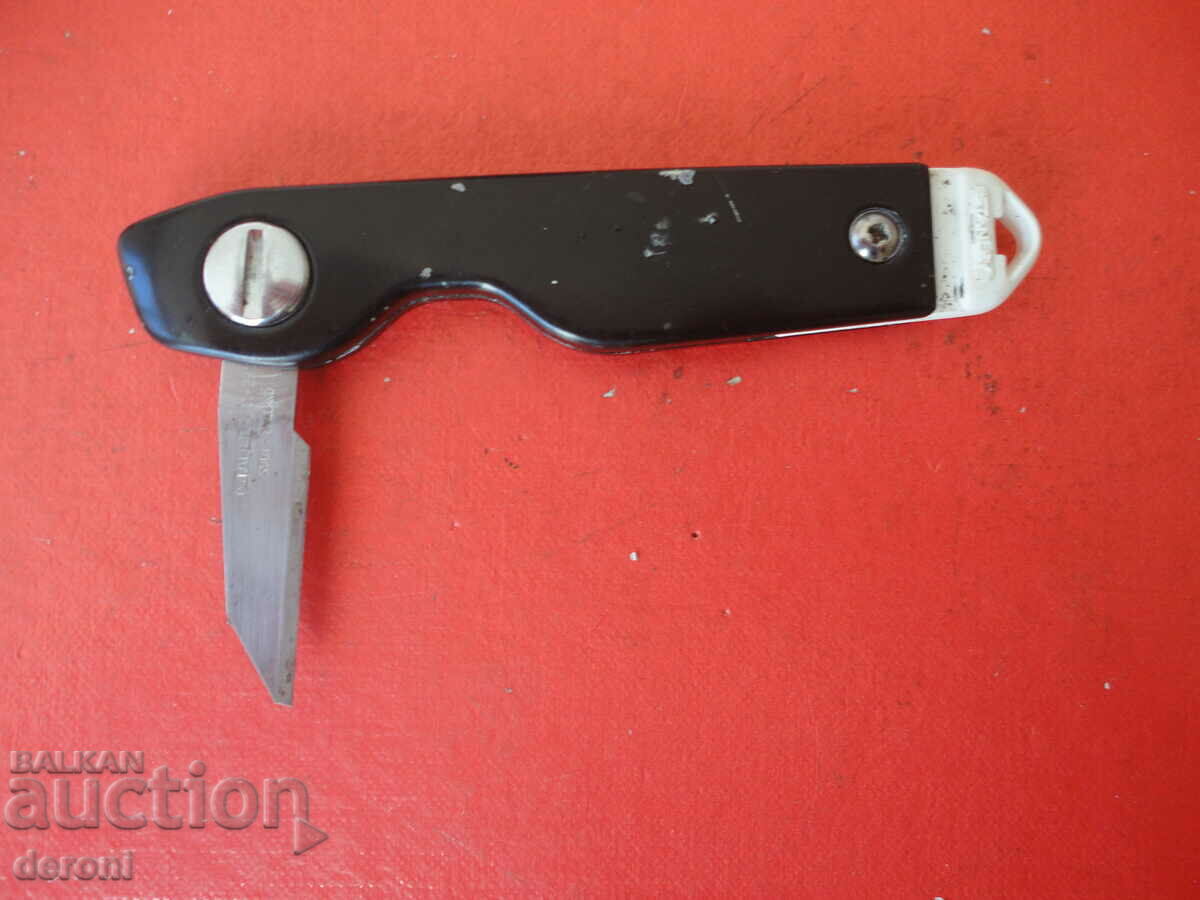 Delivery of Stanley English knife Delivery of Stanley English knife