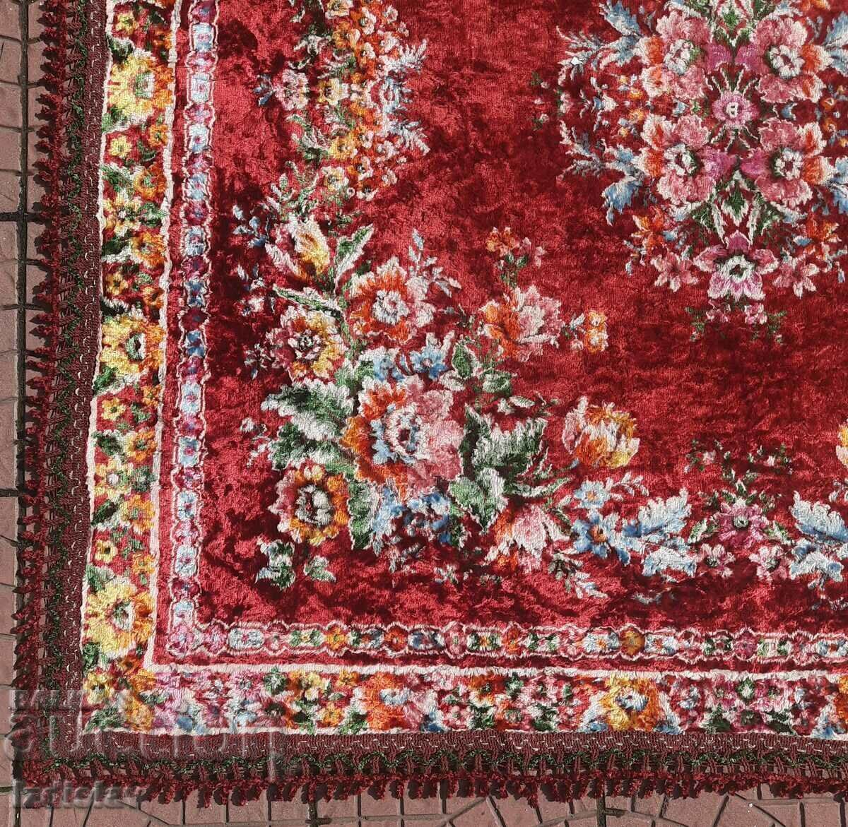 Vintage plush tablecloth or wall covering with price 250.00 BGN | € 127.82 Vintage plush tablecloth or wall covering with price 250.00 BGN | € 127.82