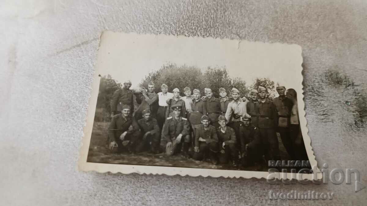 Снимка  Офицери и войници