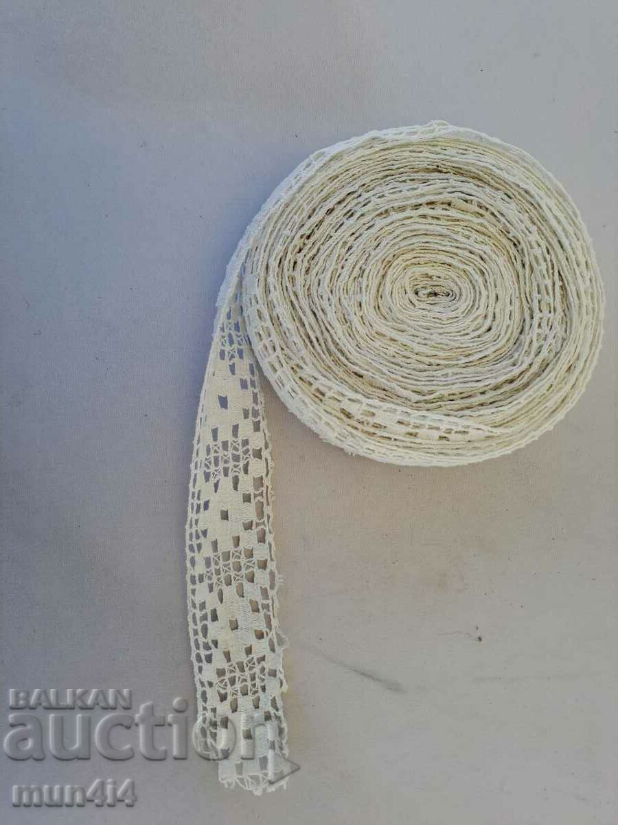 Machine knitted lace
