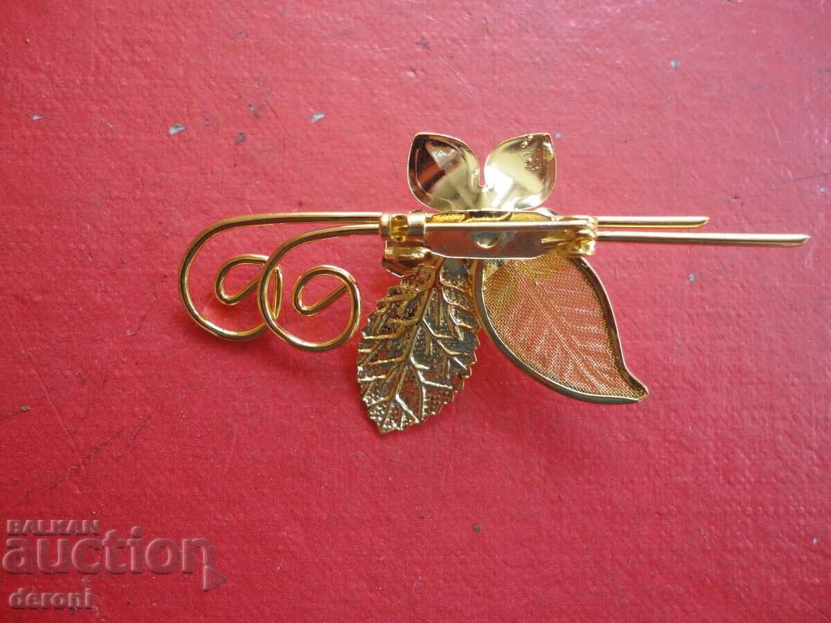 Παράδοση Υπέροχη επιχρυσωμένη καρφίτσα με μαργαριτάρι Παράδοση Υπέροχη επιχρυσωμένη καρφίτσα με μαργαριτάρι