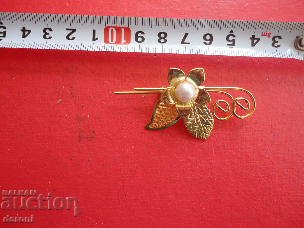 Great gold plated pearl brooch