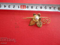 Great gold plated pearl brooch
