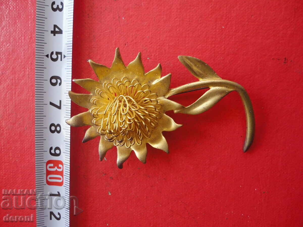 Επιχρυσωμένη καρφίτσα λουλουδιών με τιμή 15.00 BGN | € 7.67 Επιχρυσωμένη καρφίτσα λουλουδιών με τιμή 15.00 BGN | € 7.67