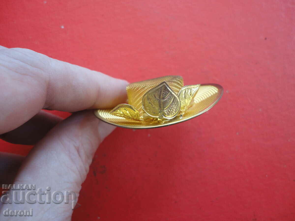 Great gold-plated brooch with price 15.00 BGN | € 7.67 Great gold-plated brooch with price 15.00 BGN | € 7.67